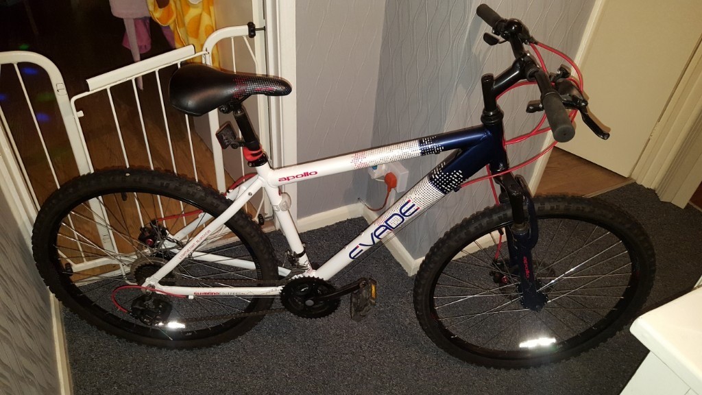 apollo evade white red black